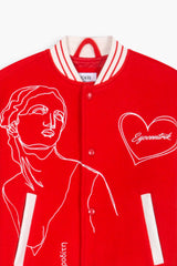 Zoom broderie Veste teddy rouge Galerie 75 avec broderie aphrodite et roses avec manches cuir blanches 