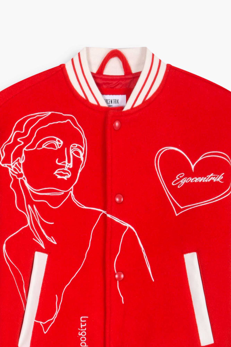 Zoom broderie Veste teddy rouge Galerie 75 avec broderie aphrodite et roses avec manches cuir blanches 