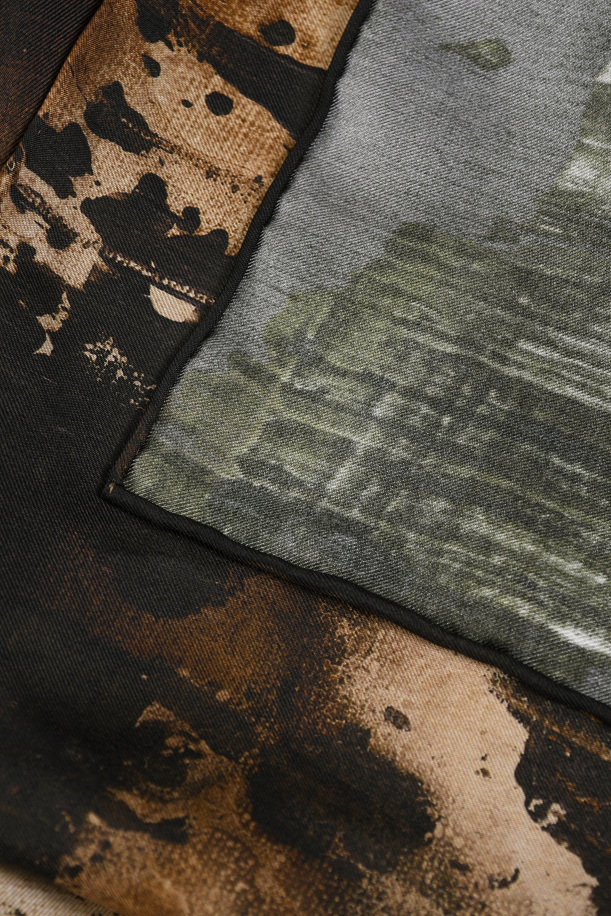 Carré de soie "Broux de noix"