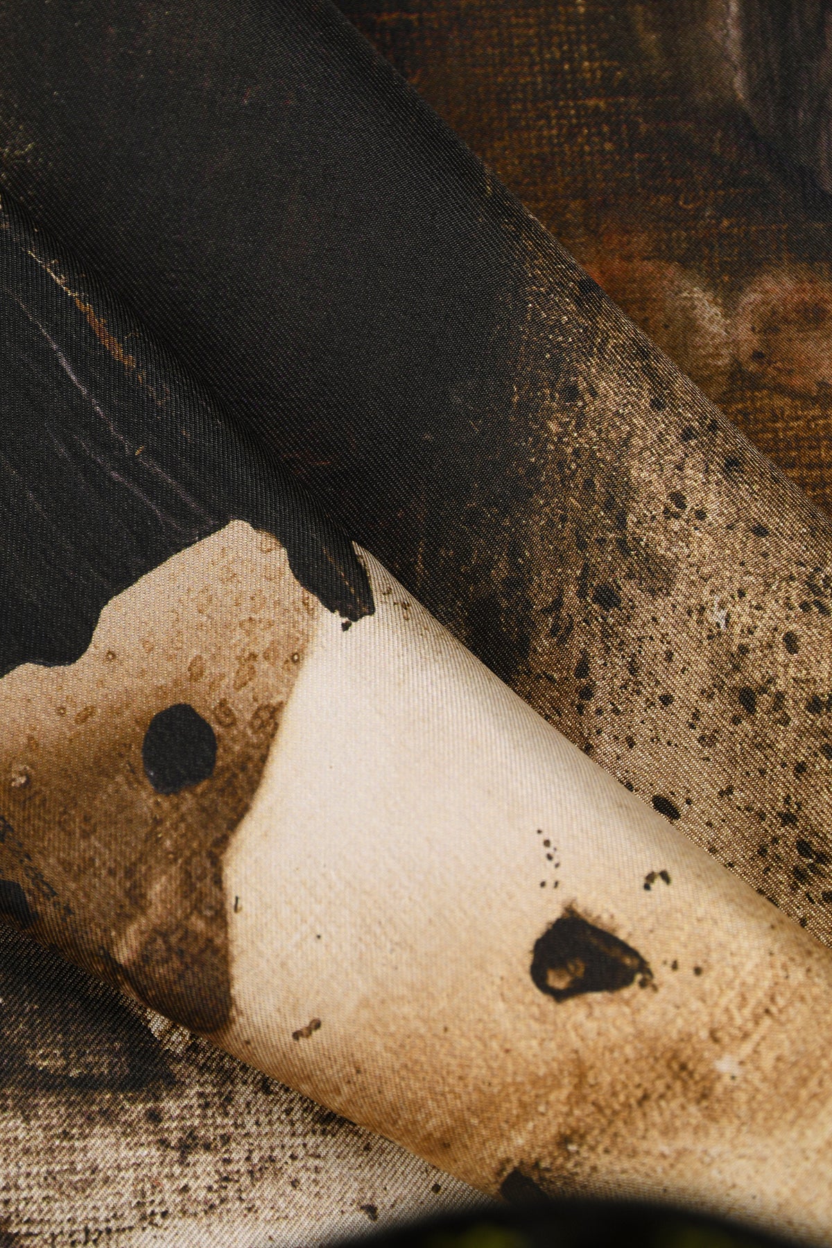 Carré de soie "Broux de noix"