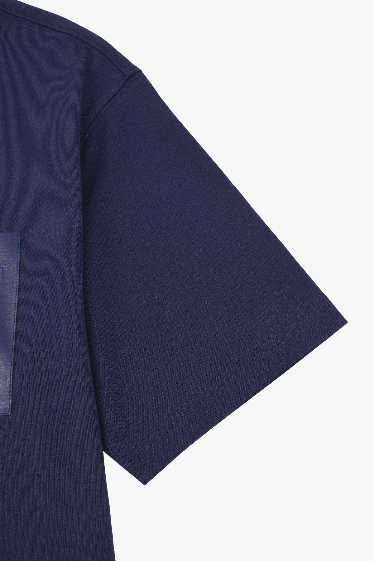 T-shirt homme en coton bleu navy Galerie 75 avec poche cuir