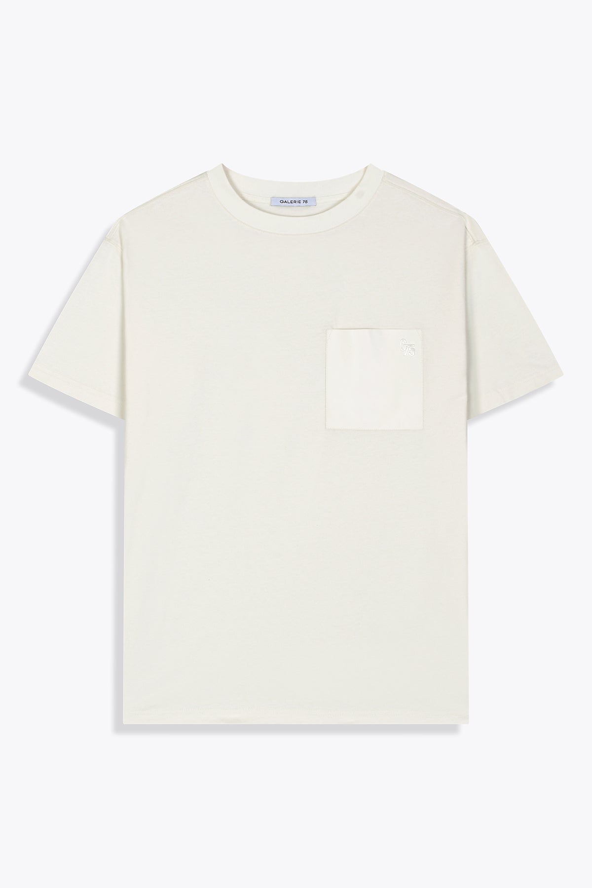 T-shirt homme en coton blanc cassé Galerie 75 avec poche cuir
