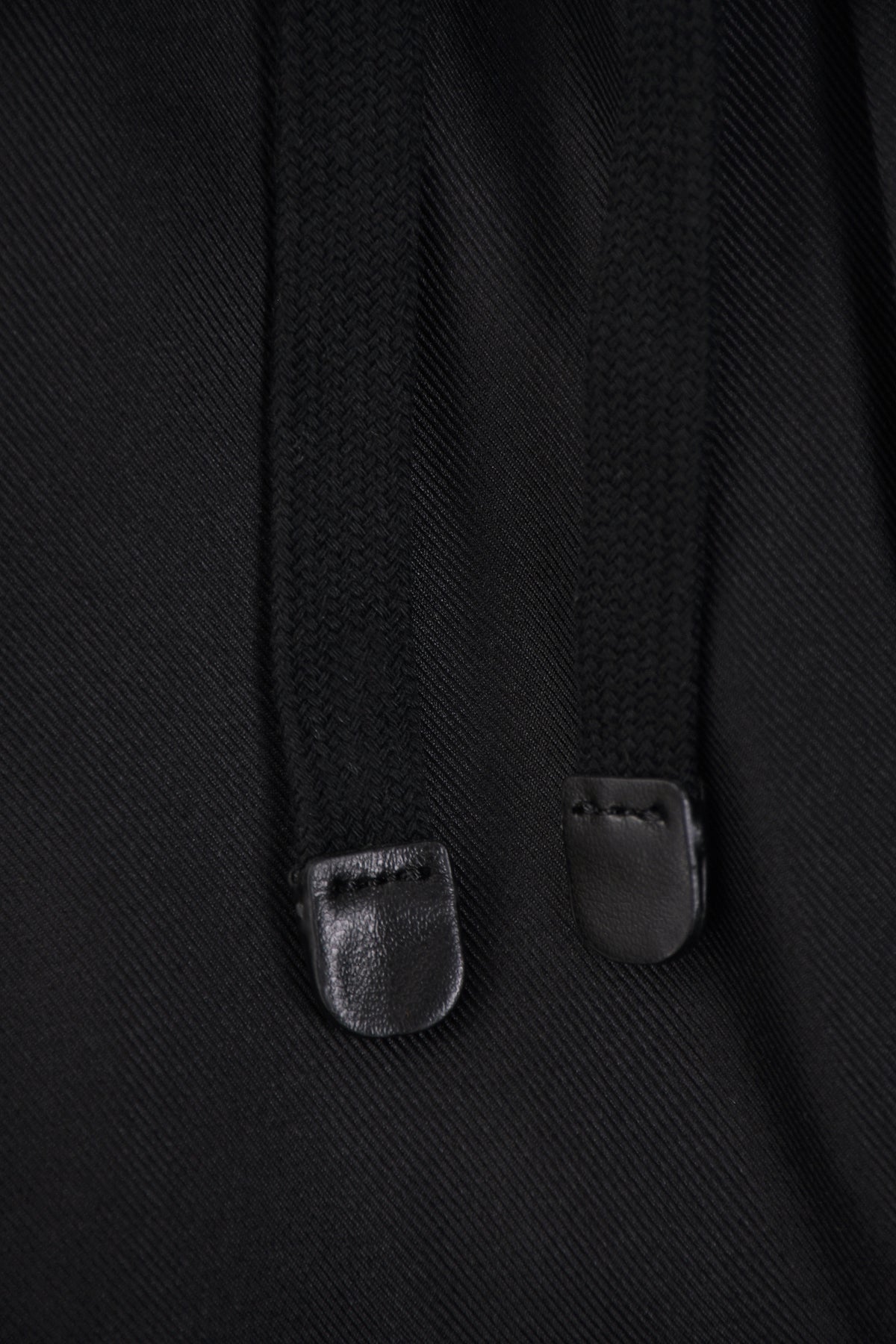 G75 short homme noir en soie