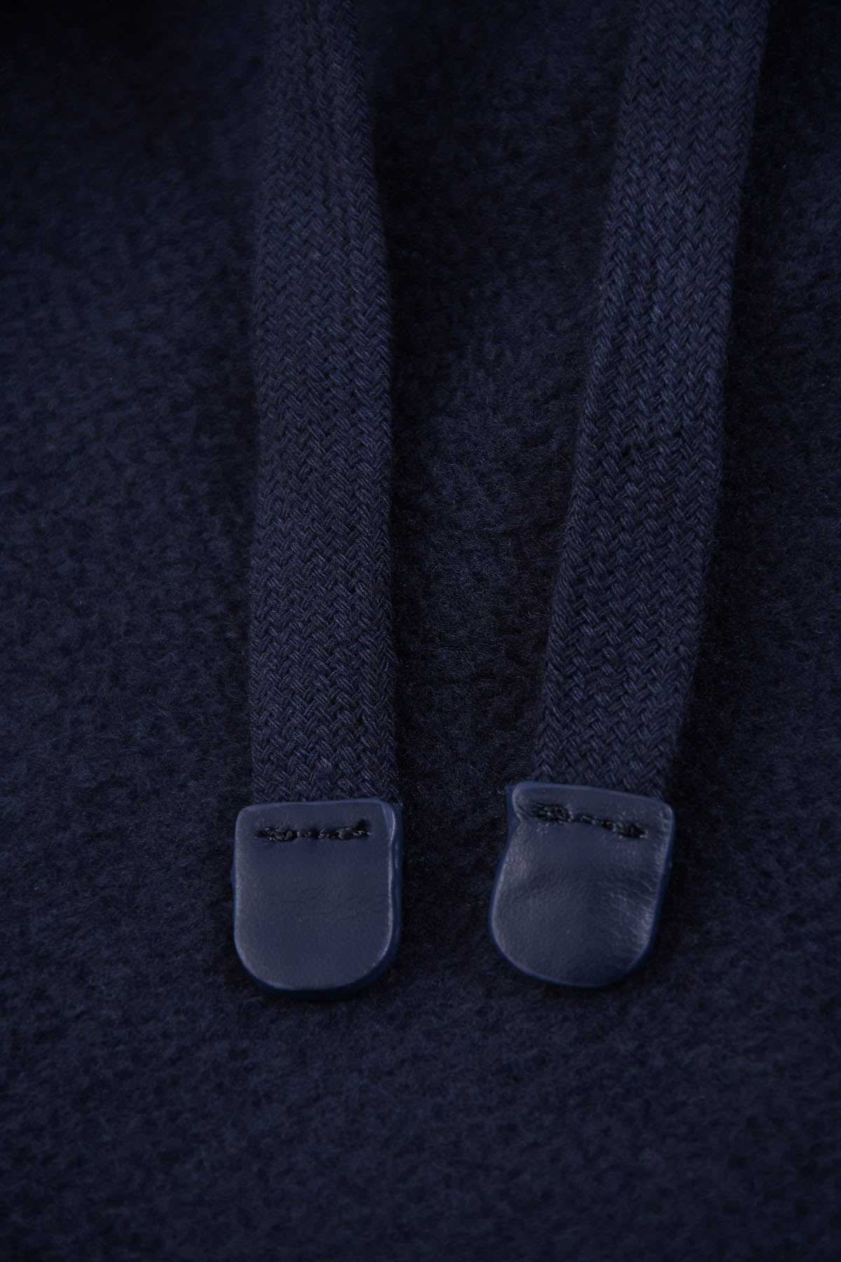 détail liens Bermuda bleu marine homme laine "Guerrière" art by Skio x Galerie 75