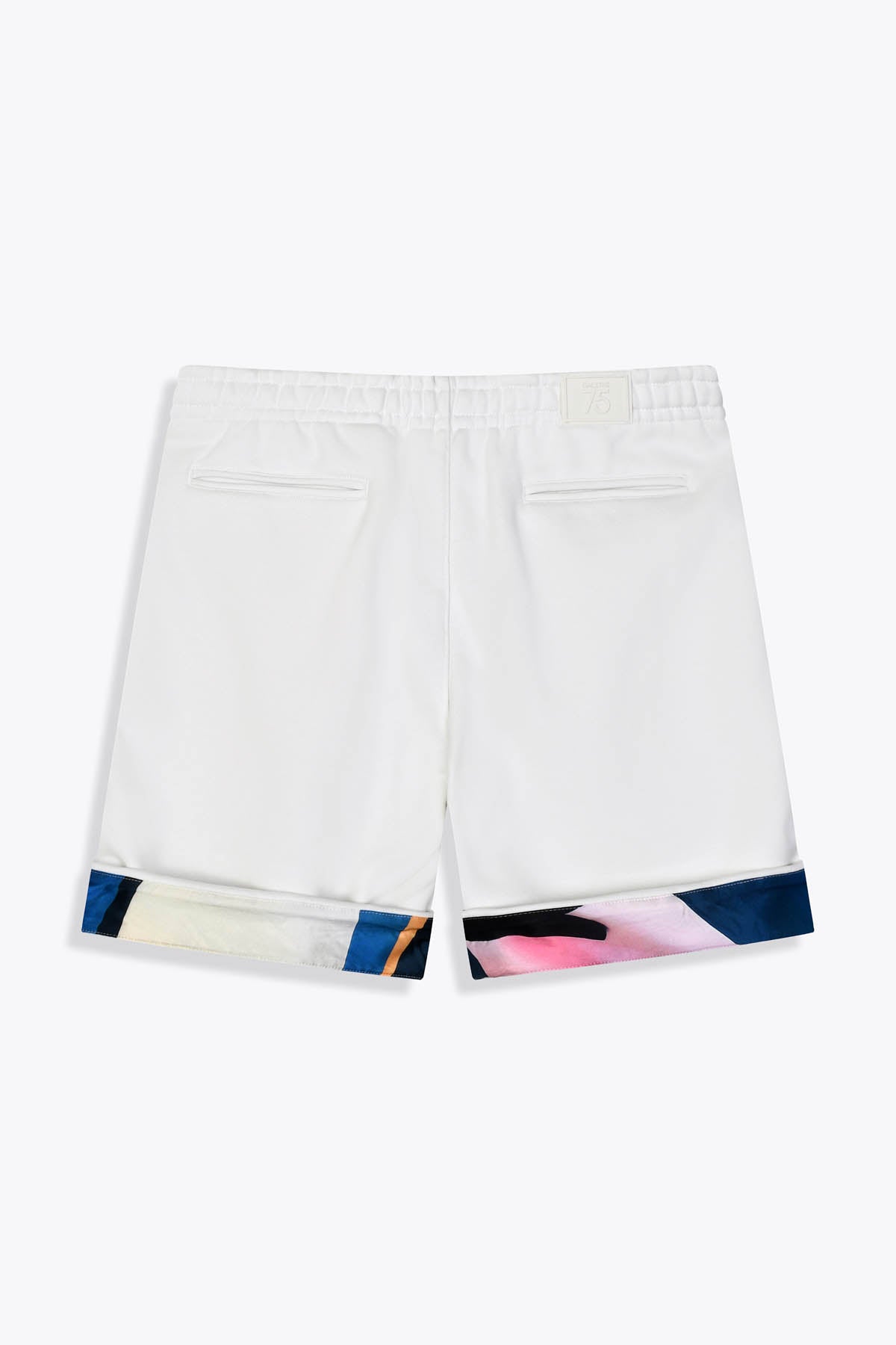 Détail revers de dos Bermuda homme laine blanc "Les amazones" art by Skio x Galerie 75 