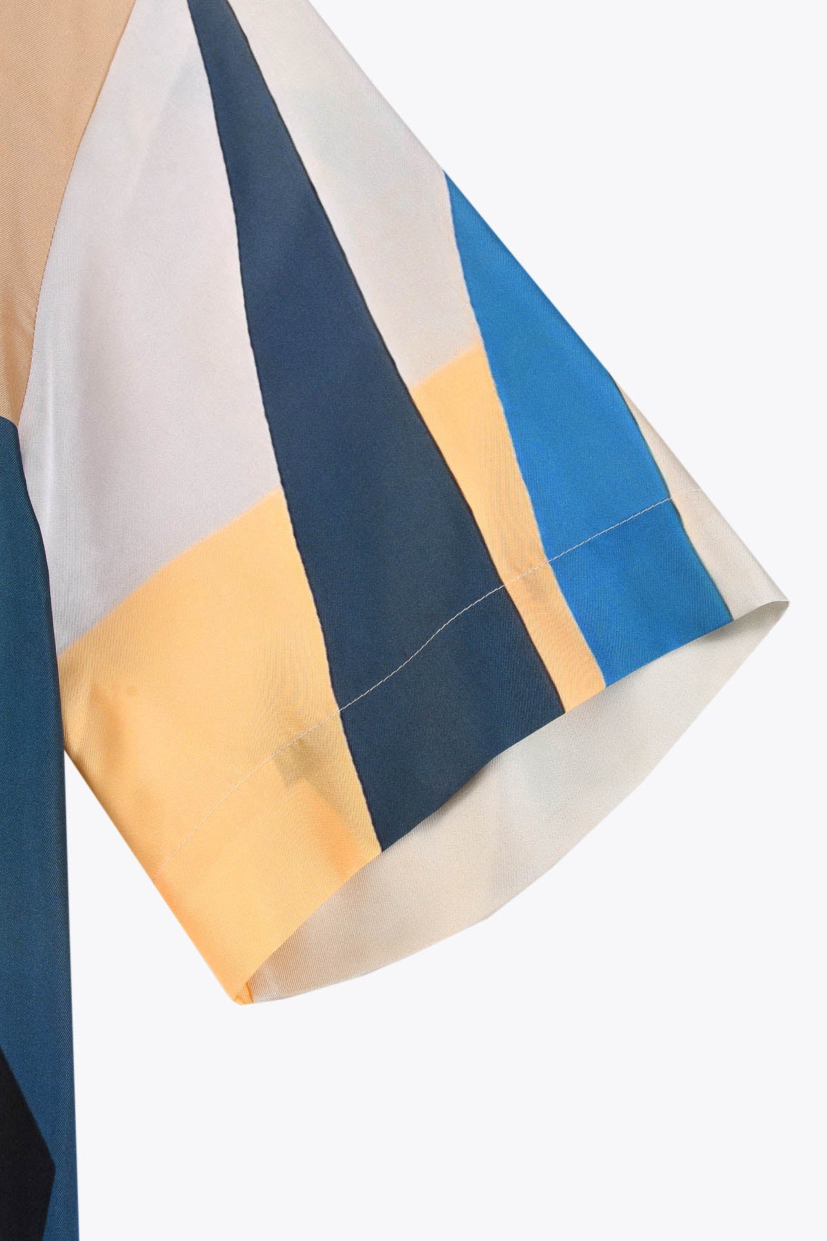 Détail manches Chemise Homme soie manches courtes les amazones by Skio x Galerie 75