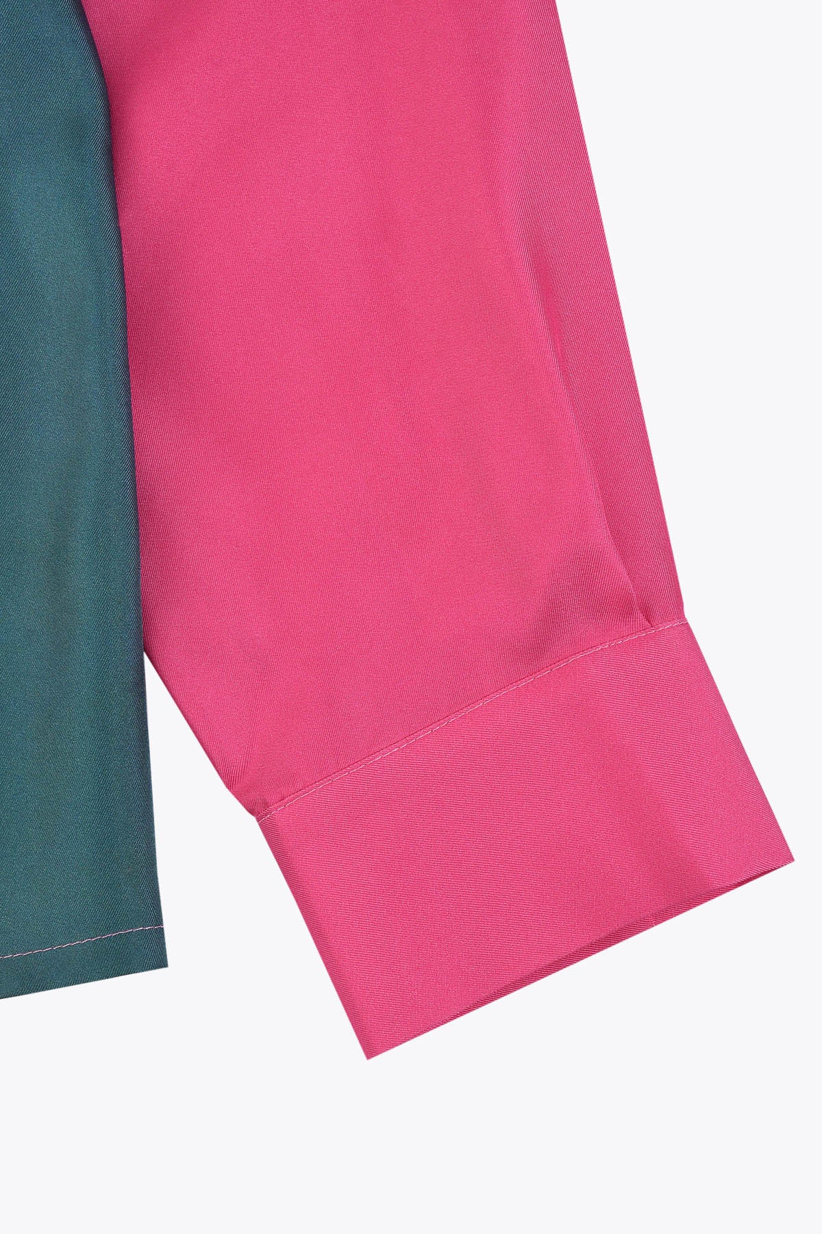 détail manche Chemise homme en soie manches longues : Œuvre “Art Déco” de Skio x Galerie 75