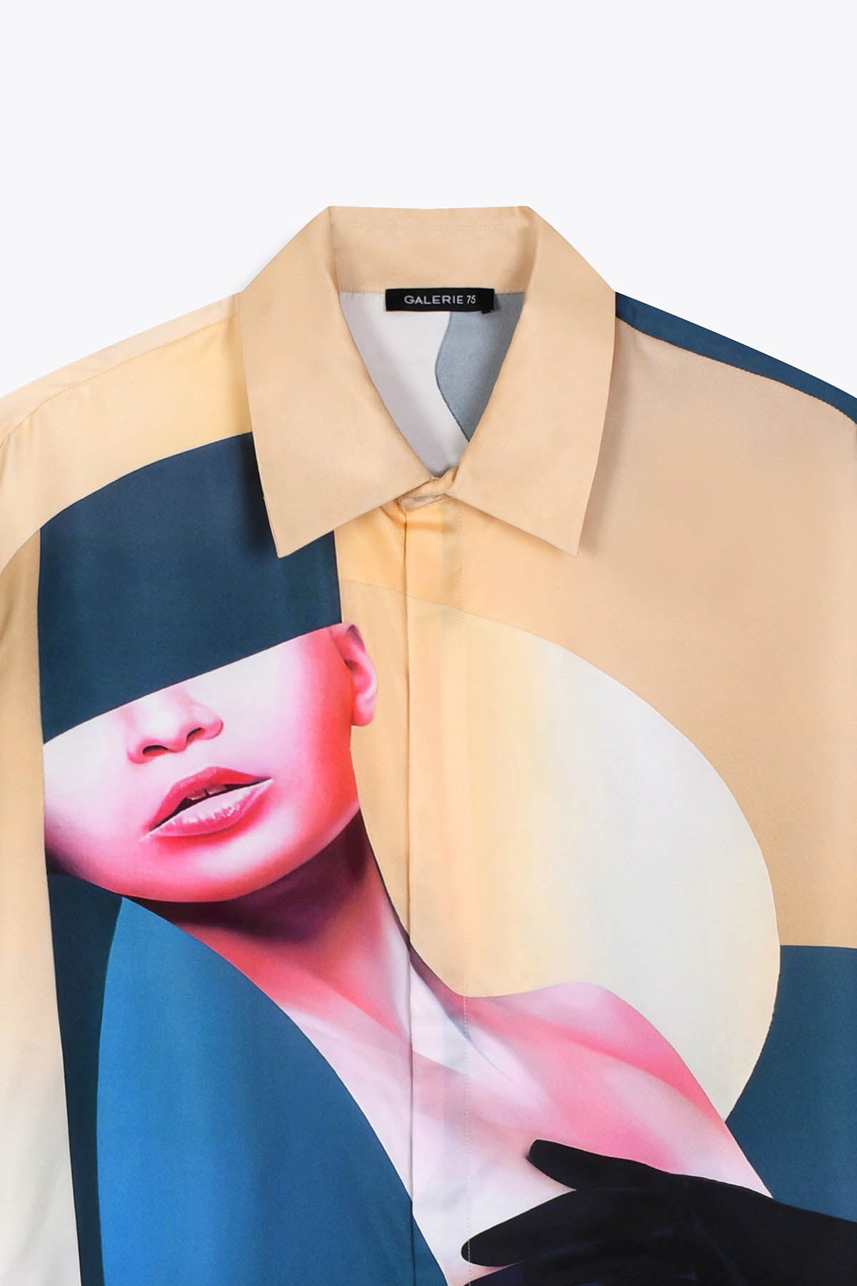 Col italien Chemise homme en soie manches longues : Œuvre “Les Amazones” de Skio x Galerie 75