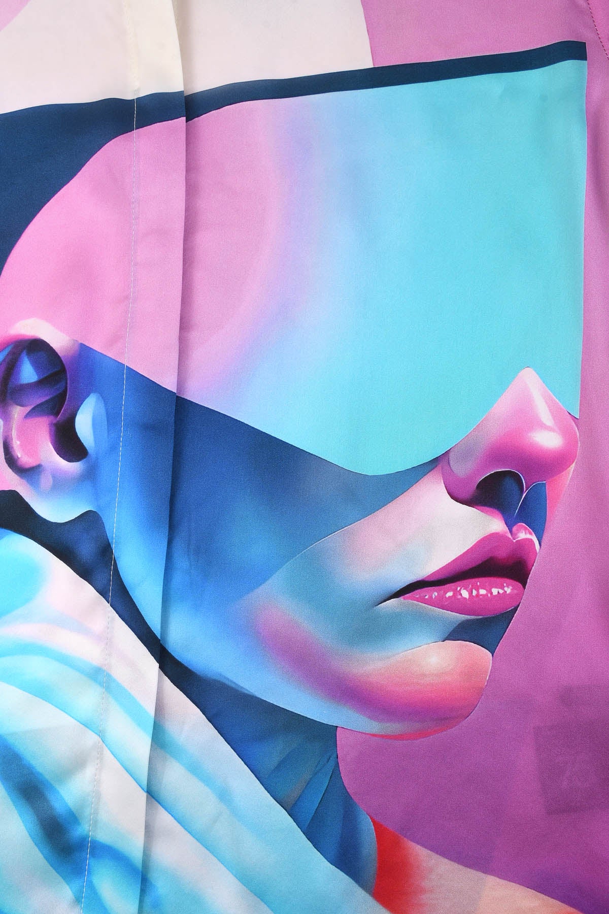 Vue détail soie Chemise soie manches longues " Guerriere" by Skio x Galerie 75 