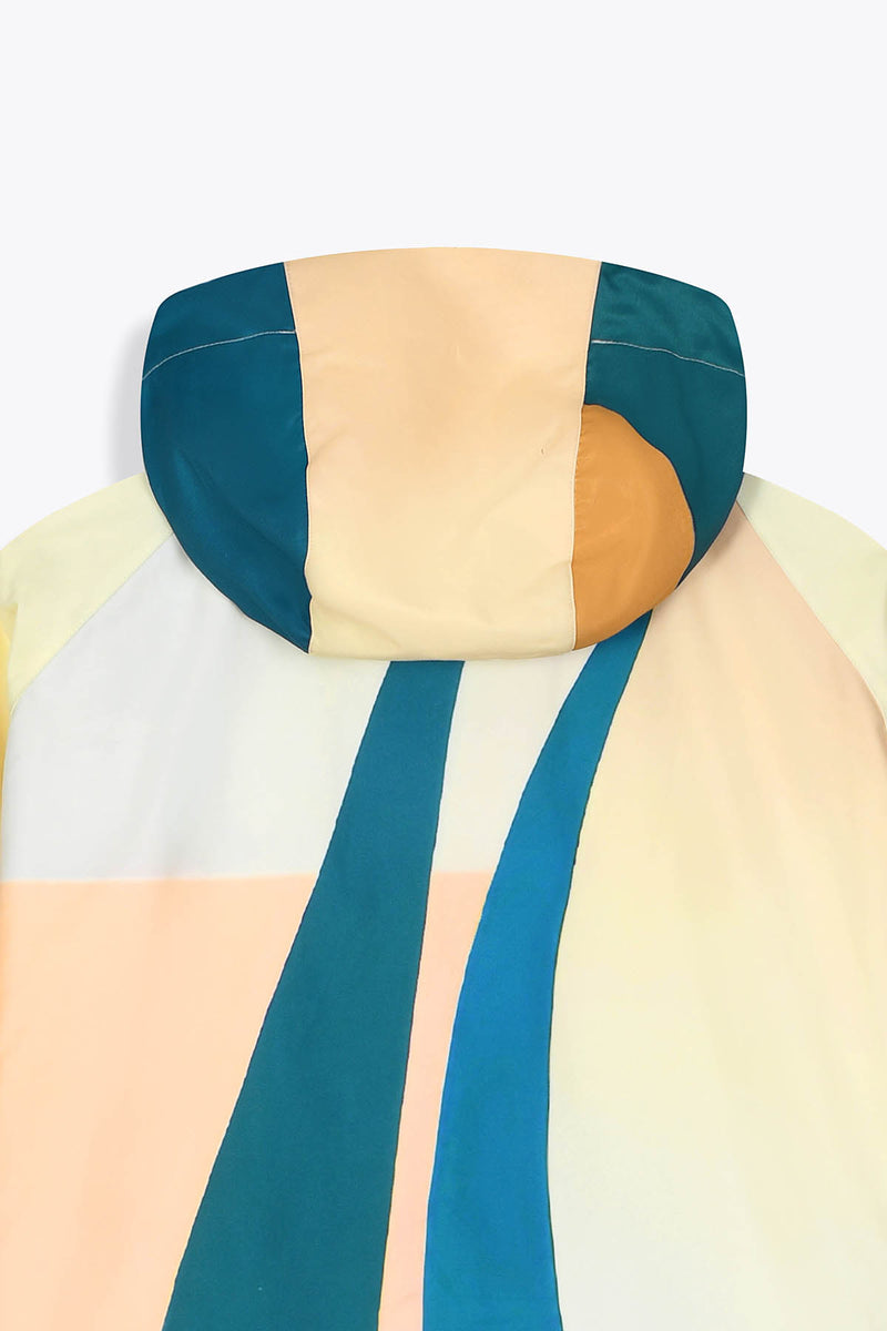 Vue de dos capuche art Coupe-vent imperméable réversible : Œuvre “Les Amazones” de Skio x Galerie 75