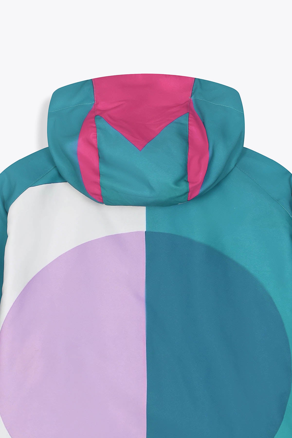 Coupe-vent réversible blanc  Œuvre “Art Déco” de Skio x Galerie 75 détail capuche de dos 