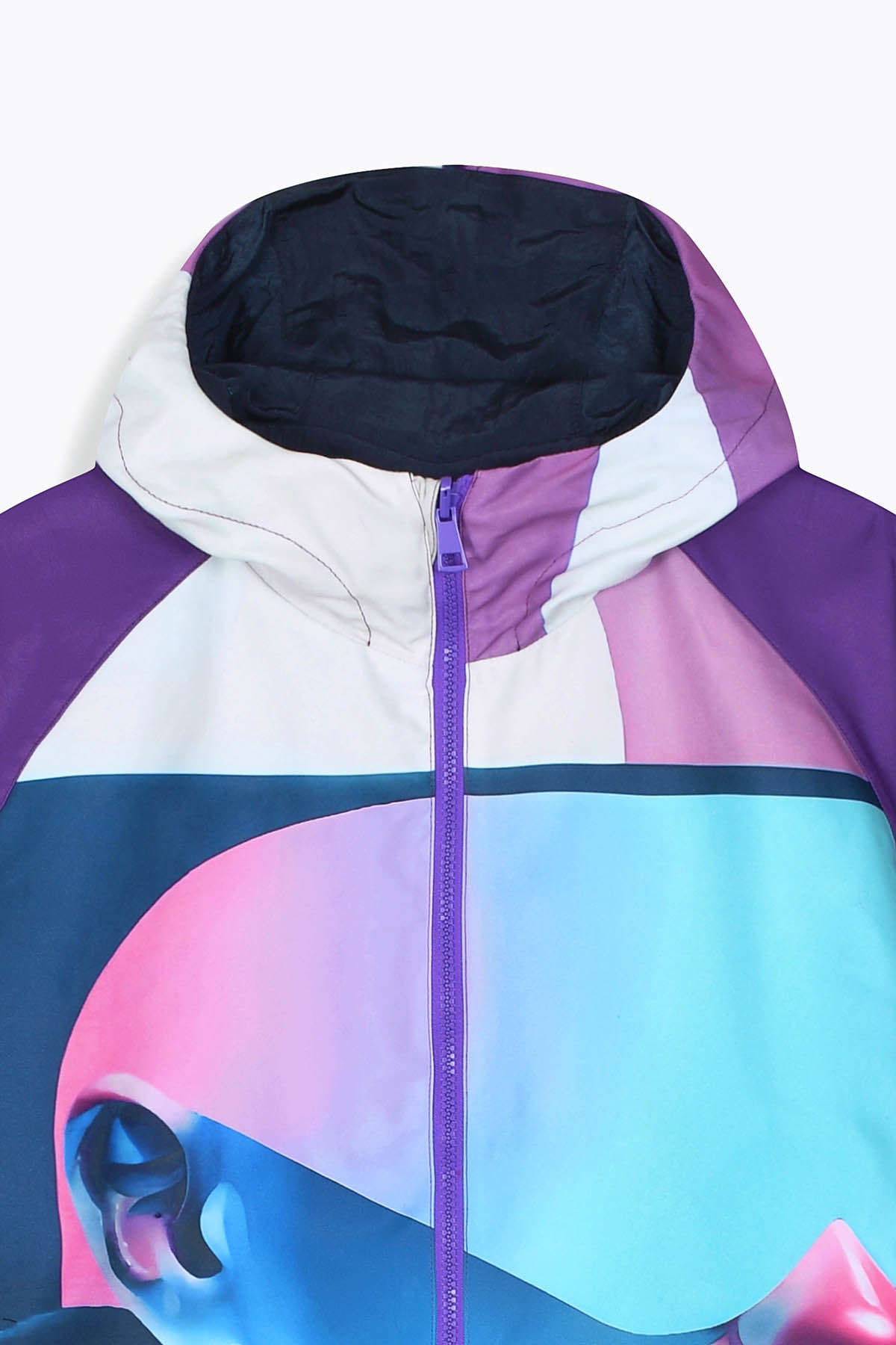 Coupe-vent réversible imperméable bleu marine avec Œuvre “Guerrière” de Skio x Galerie 75 capuche