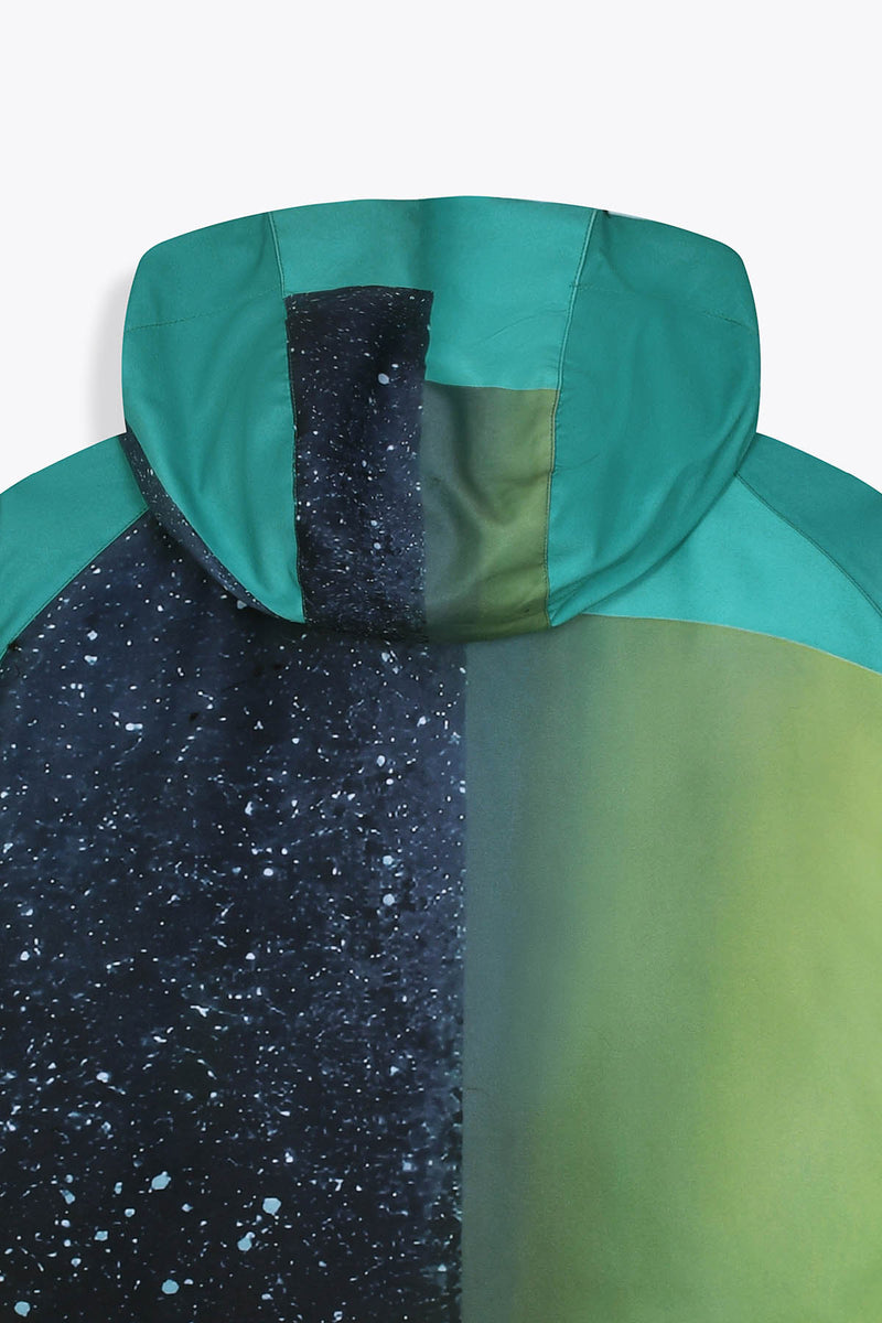 Coupe-vent réversible noir (zip vert) et face Œuvre “Asian Spleen” de Skio x Galerie 75 capuche art de dos