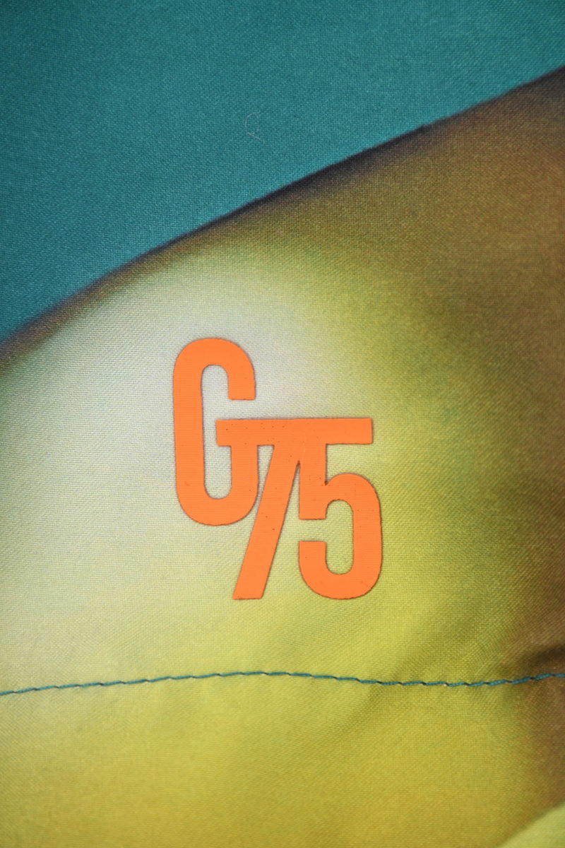 Coupe-vent réversible (zip orange) et face Œuvre “Asian Spleen” de Skio x Galerie 75 logo art