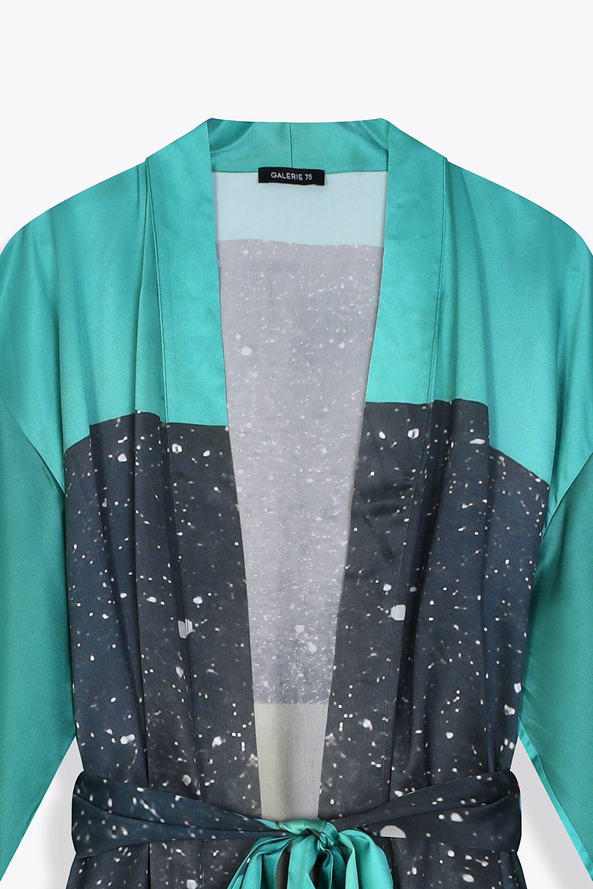 Détail encolure Kimono soie femme Asian Spleen by Skio x Galerie 75