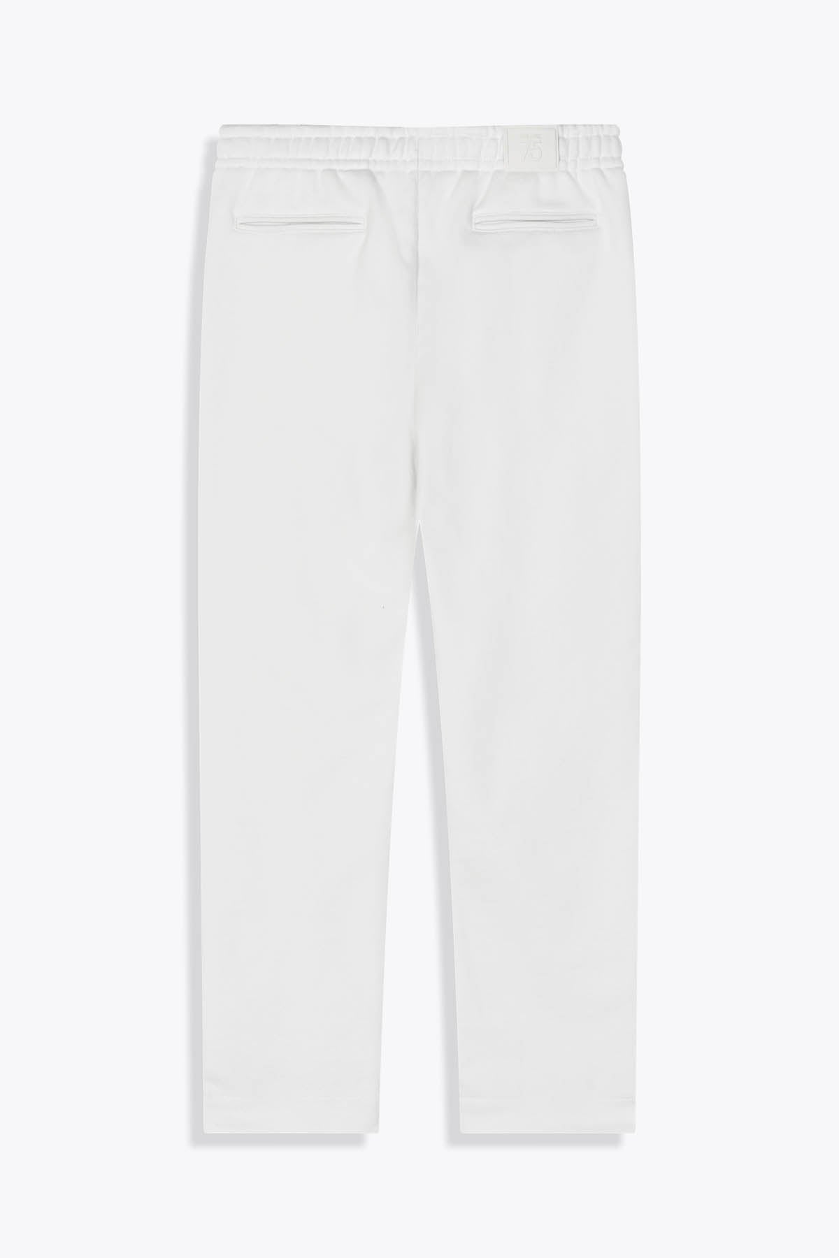 Vue dos Pantalon homme blanc cassé avec Revers Œuvre “Les Amazones” de Skio x Galerie 75