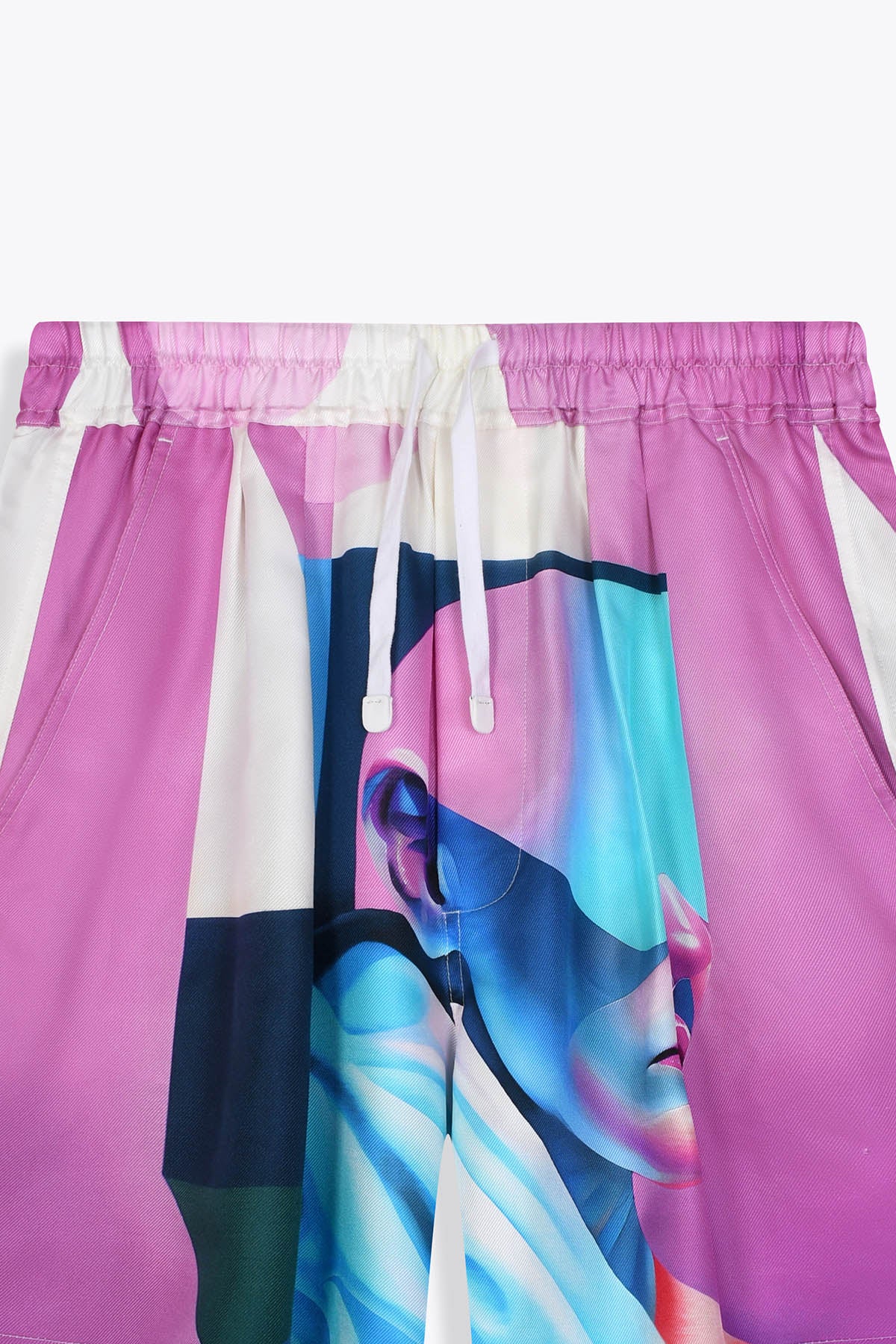 Short_en_soie_details_homme_guerriere_Skio_Galerie_75