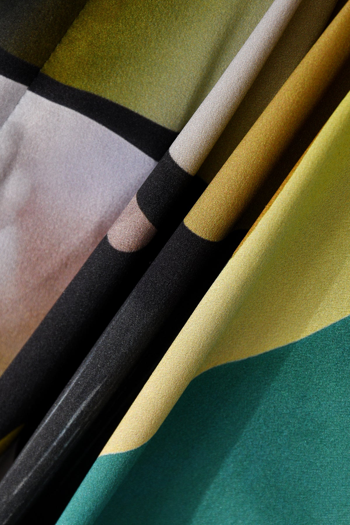 Short en soie femme "AsianSpleen" by Skio x Galerie 75 détail soie