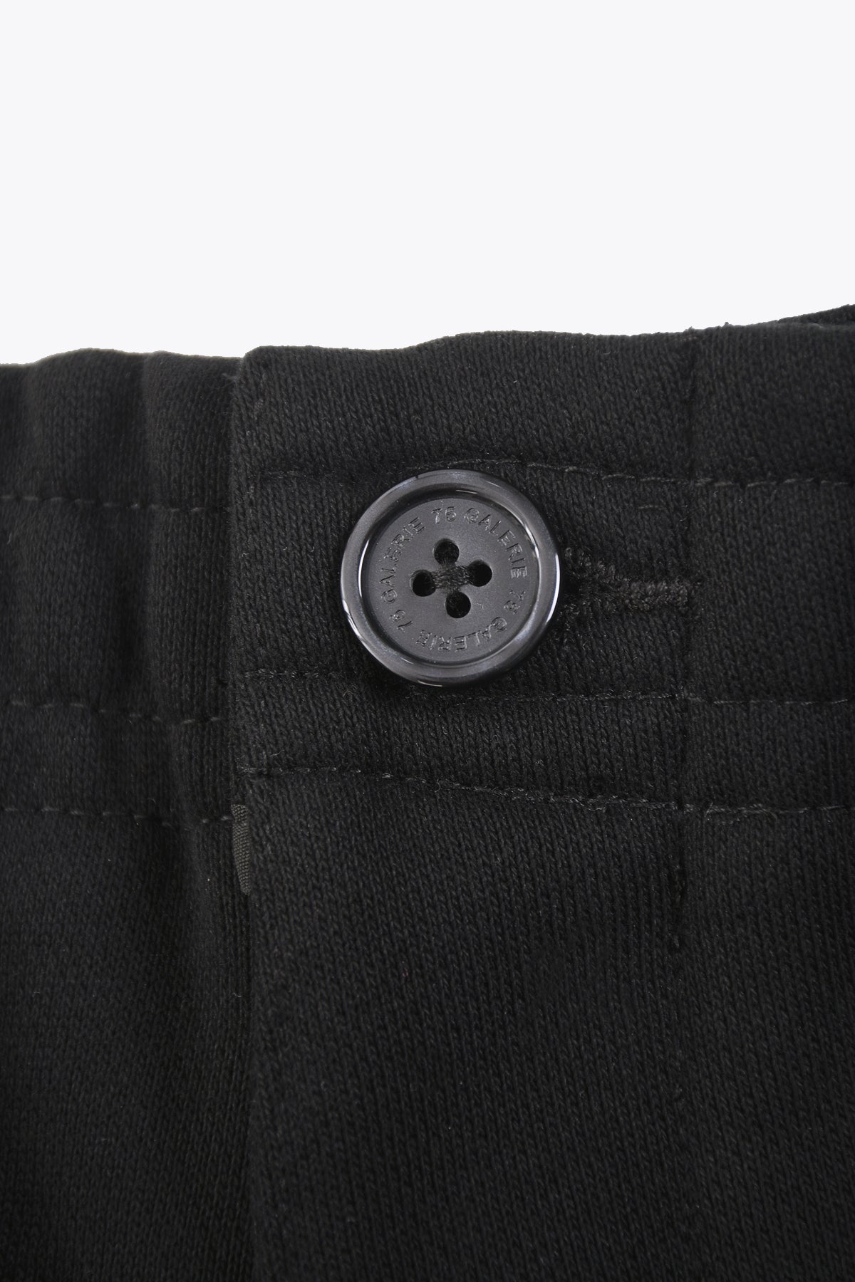 Short nylon homme Artdeco by Skio x Galerie 75 détail bouton