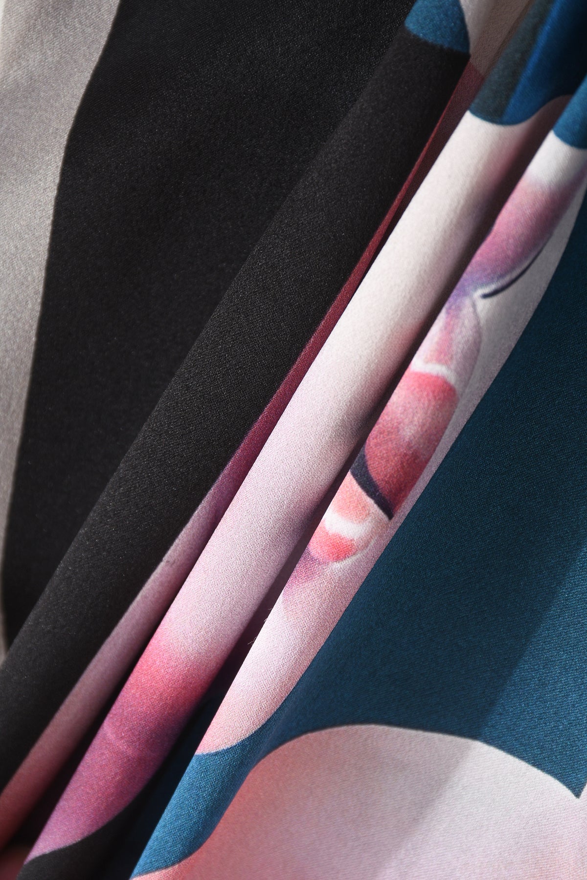 Short soie femme "Les Amazones" by Skio x Galerie 75 détail soie 