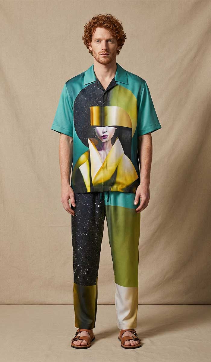 chemise asian spleen portée par  mannequin vue de face 