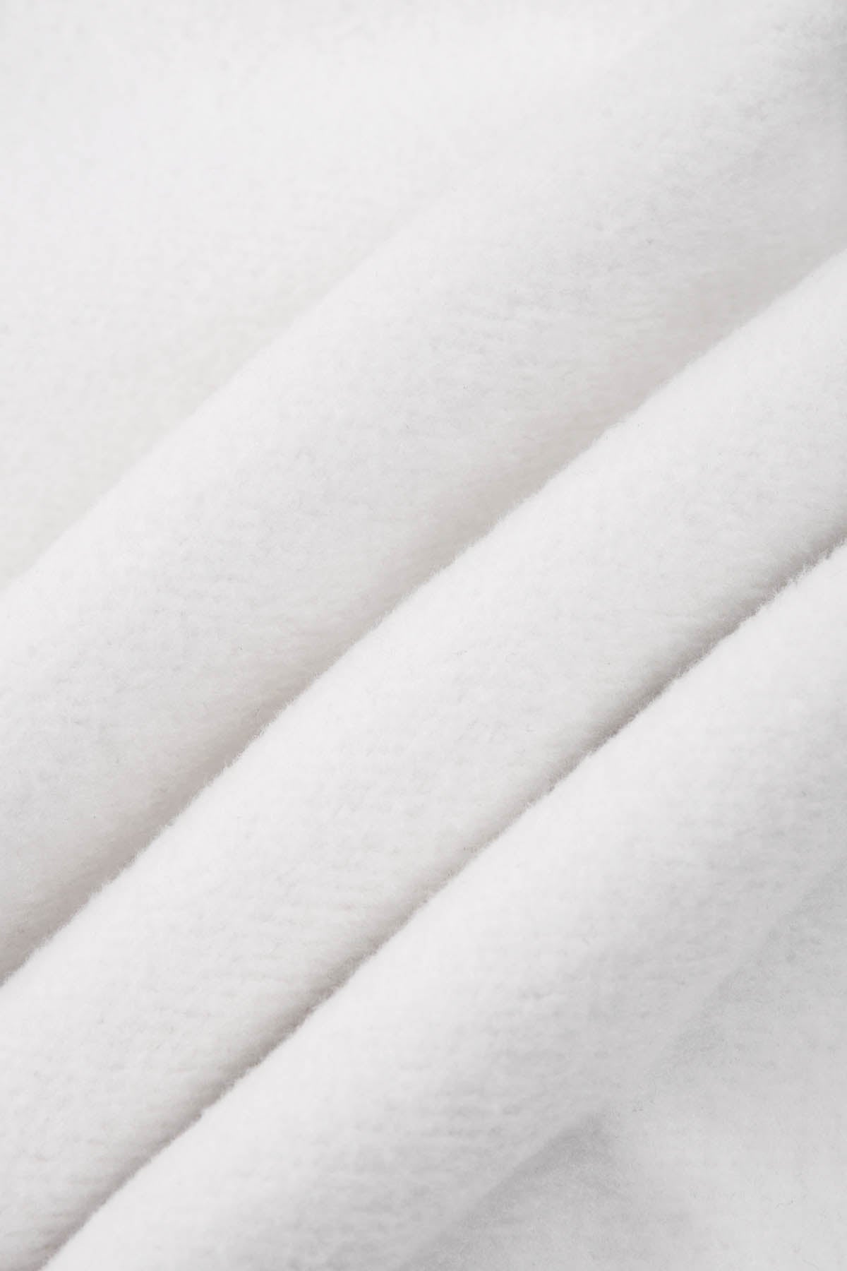 Intérieur Pantalon homme blanc cassé avec Revers Œuvre “Les Amazones” de Skio x Galerie 75