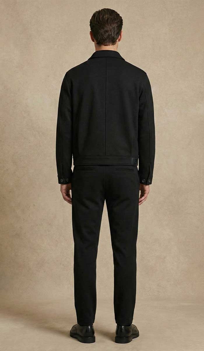 mannequin porte le tracksuit-ensemble-noir dos