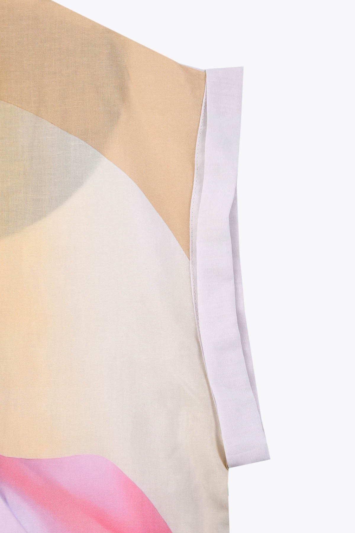 Détail manches tunique femme soie " Les Amazones" Art by Skio x Galerie 75