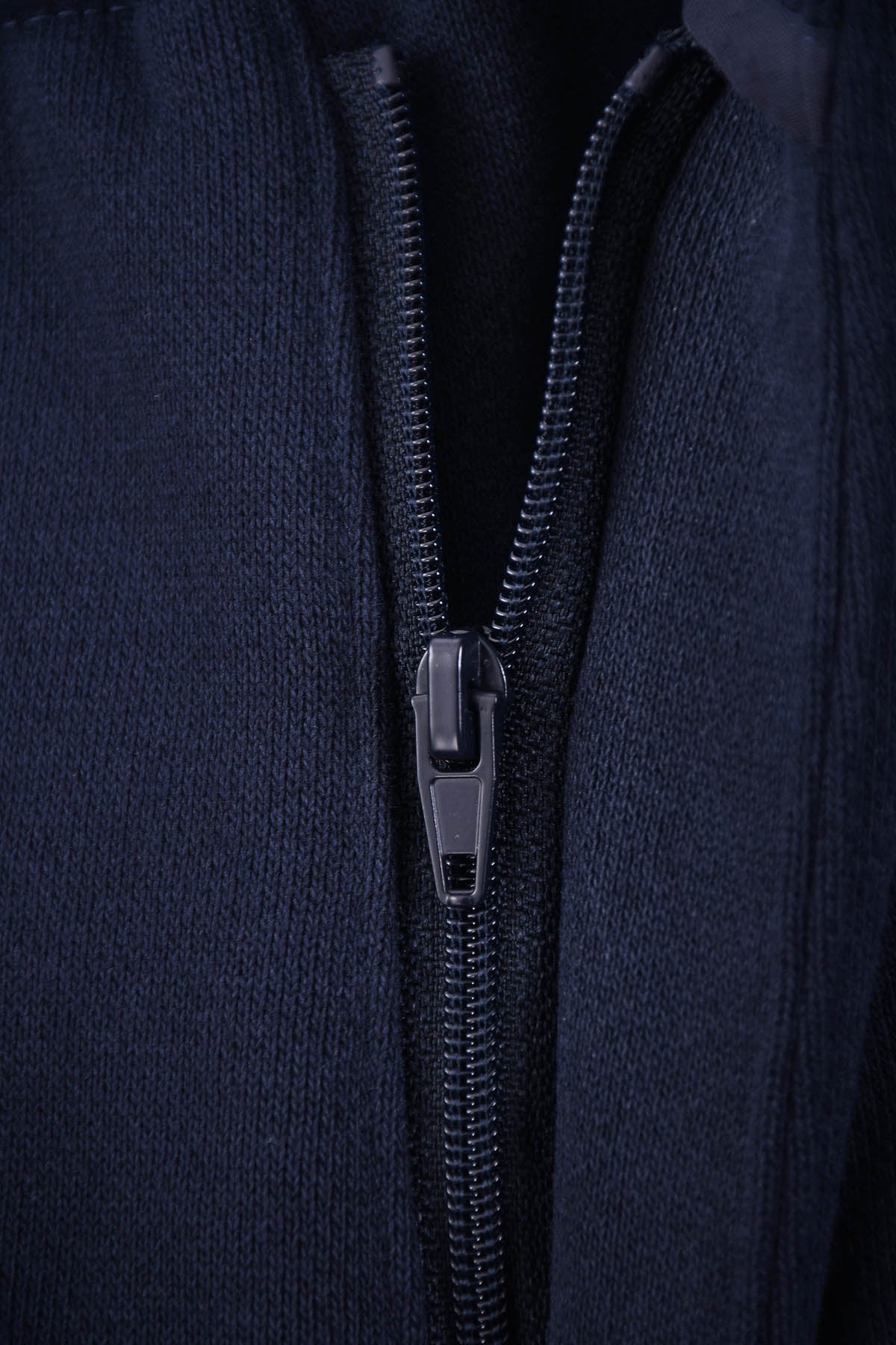 zip Pantalon Homme bleu marine Galerie 75 avec revers Œuvre “Guerrière” de Skio