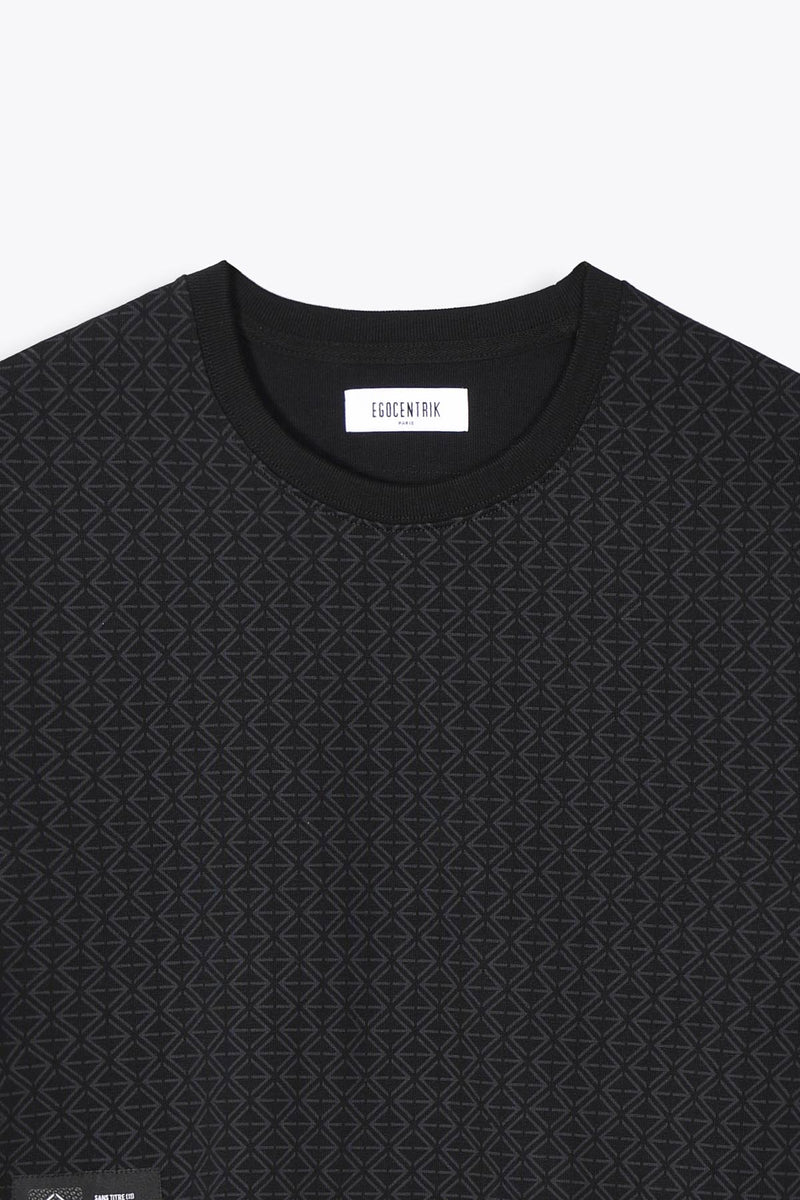 ici le col du crop top noir pour femme