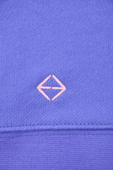 l broderie du logo EGOCENTRIK Paris en bas a droite du sweat